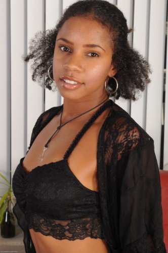 Black beauty Marie Starr spreading legs