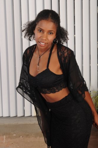 Black beauty Marie Starr spreading legs