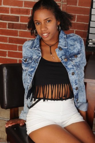 Stunning ebony cutie Marie Starr baring her clit