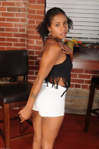 Stunning ebony cutie Marie Starr baring her clit