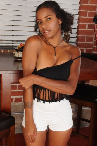 Stunning ebony cutie Marie Starr baring her clit