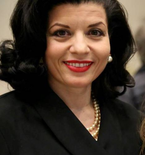 Classy ebony beauty Michelle Maren