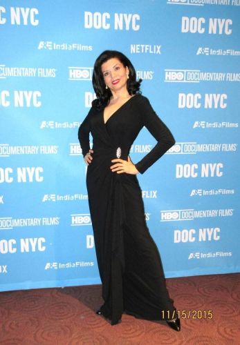 Classy ebony beauty Michelle Maren