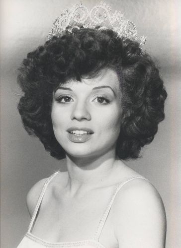 Classy ebony beauty Michelle Maren