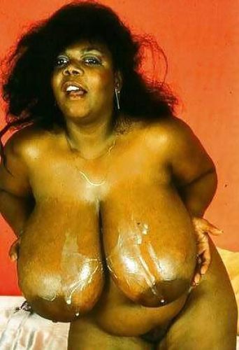 Ebony BBW mature Miss Twin Towers posing nude