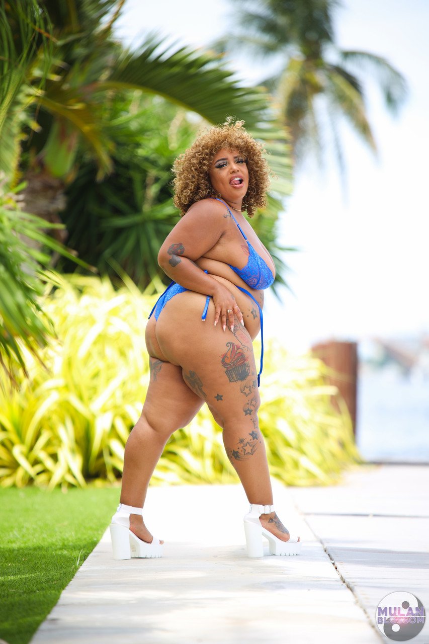 Black BBW Mulanblossom baring gorgeous body