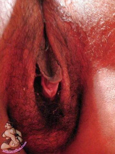 Ebony BBW Mz Buttaworth spreading legs