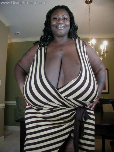 Mz Diva enormous ebony melons