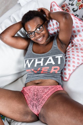 Black amateur Nadyia Foxxx spreading her twat