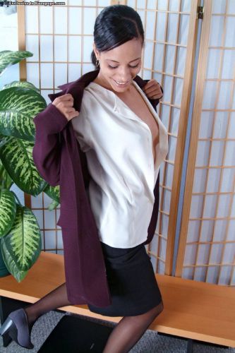 Nautica Binx spreading legs