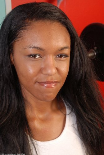 Black amateur adult model Onyx Crowne