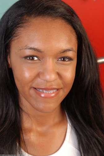 Black amateur adult model Onyx Crowne