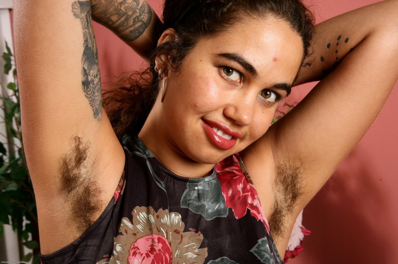 Black hairy amateur Pearl spreading legs