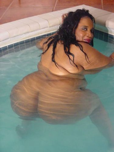 Busty ebony diva Power Bosom