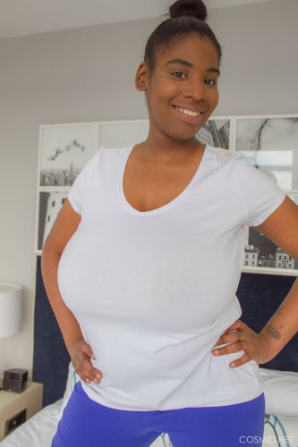 Busty ebony diva Quana Stevens