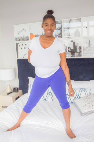 Busty ebony diva Quana Stevens