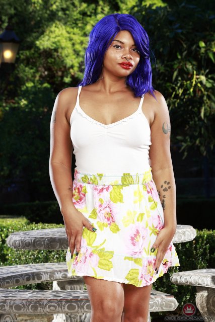 Black hottie Rojo Montana spreading bald twat