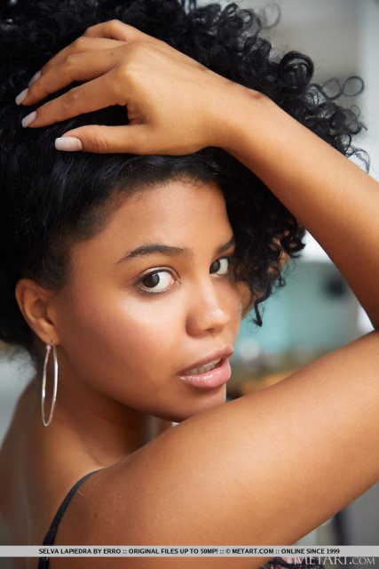 All-natural Selva Lapiedra goes bare