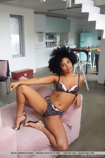 All-natural Selva Lapiedra goes bare