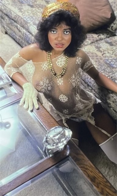 Ebony vintage queen Shanna Evans posing nude