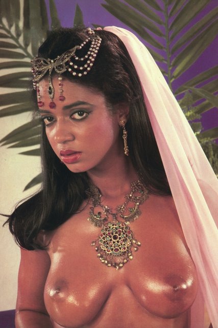 Stunning ebony Shanna Evans spreading legs