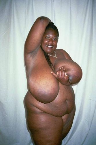 Black BBW Shauna Moon posing nude