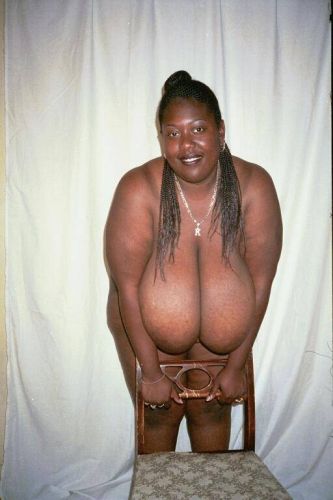 Black BBW Shauna Moon posing nude