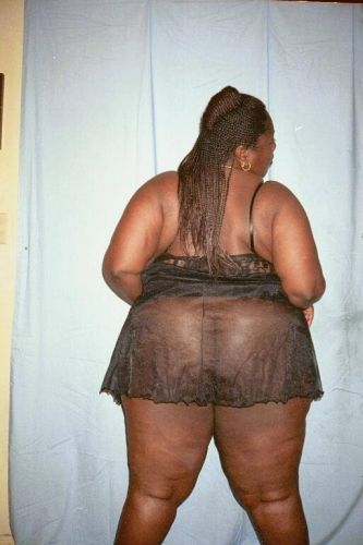 Black BBW Shauna Moon posing nude