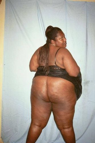 Black BBW Shauna Moon posing nude