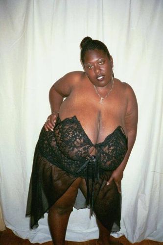 Black BBW Shauna Moon posing nude