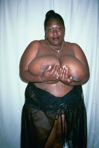 Black BBW Shauna Moon posing nude