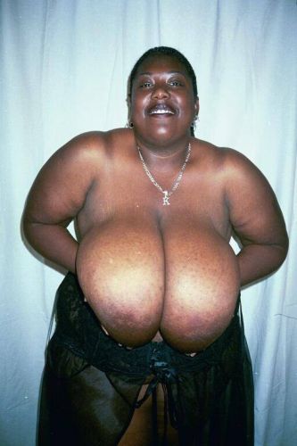 Black BBW Shauna Moon posing nude