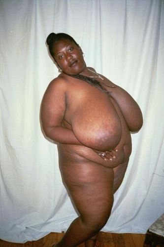 Black BBW Shauna Moon posing nude