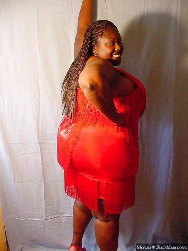 Ebony mature Shauna Moon baring big black tits