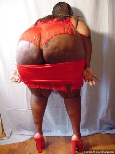 Ebony mature Shauna Moon baring big black tits