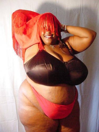 Ebony mature Shauna Moon baring big black tits