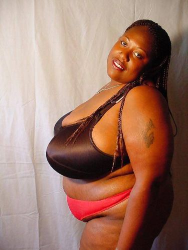 Ebony mature Shauna Moon baring big black tits