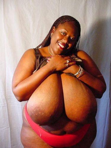 Ebony mature Shauna Moon baring big black tits