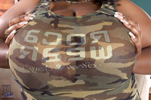 Busty black BBW Simone Fox