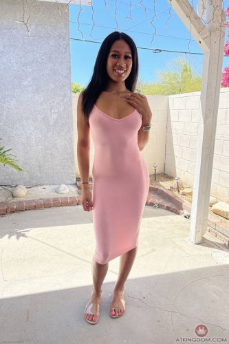 Black kinky slut Skyla Sun exposing pussy