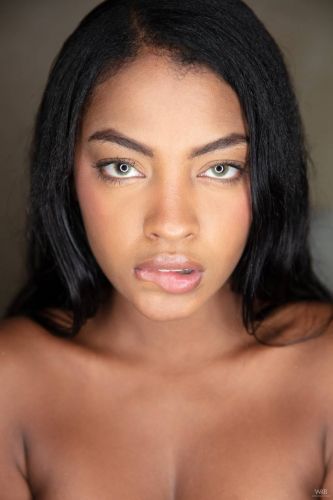 Ebony Sofi Vega stretching pussy