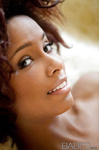 Stunning ebony babe Spencer Bliss