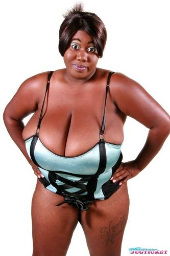 Buxom black BBW Summer Lashay