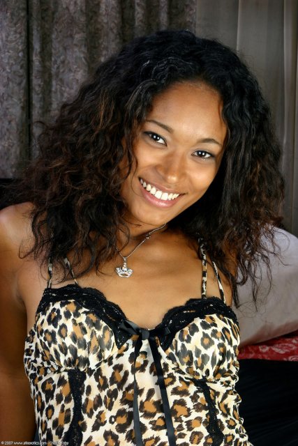 Black hottie Terrari getting naked