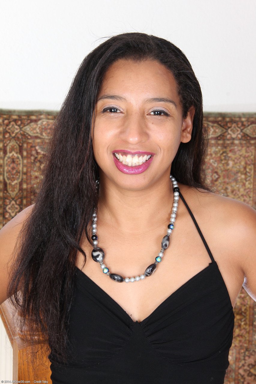 Ebony Theresa Long baring hairy love hole