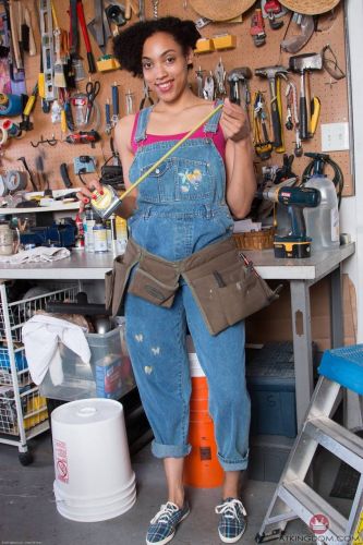 Black Tori Chic spreading legs