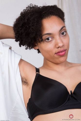 Black slut Tori Chic playing anal plug