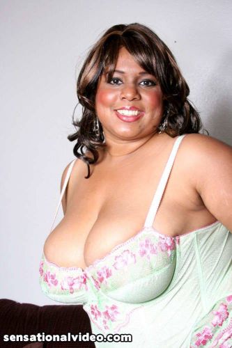 Big ebony slut Vicki Nicole