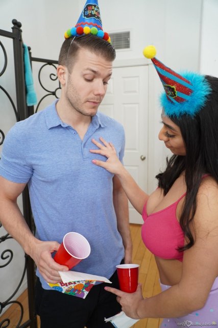 Ebony Violet Myers sucking white dick