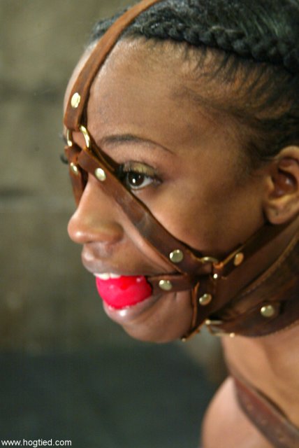 Kinky ebony Yellow Kitty getting bondaged